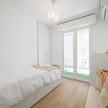 Le Cocon - Quiet - 5min - Free Private Parking - Terrace, Garden&balcony Apartamento *