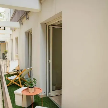 Le Cocon - Quiet - 5min - Free Private Parking - Terrace, Garden&balcony Apartamento *