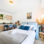Le Cocon - Quiet - 5min - Free Private Parking - Terrace, Garden & Balcony