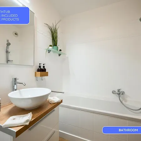 Le Cocon - A Peaceful Just 5 Minutes From - Free Private Parking - Terrace & Balcony - 20-minute Walk To Port Apartment