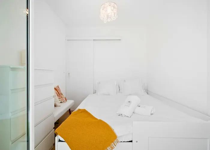 Le Cocon - 5 Min To - Ideal Couple Or Business - Free Private Parking - Near Events - Terrace And Balcony - Very Quiet - Premium Services * Monaco