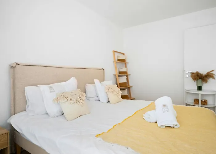 Le Cocon - 5 Min To - Ideal Couple Or Business - Free Private Parking - Near Events - Terrace And Balcony - Very Quiet - Premium Services * Monaco